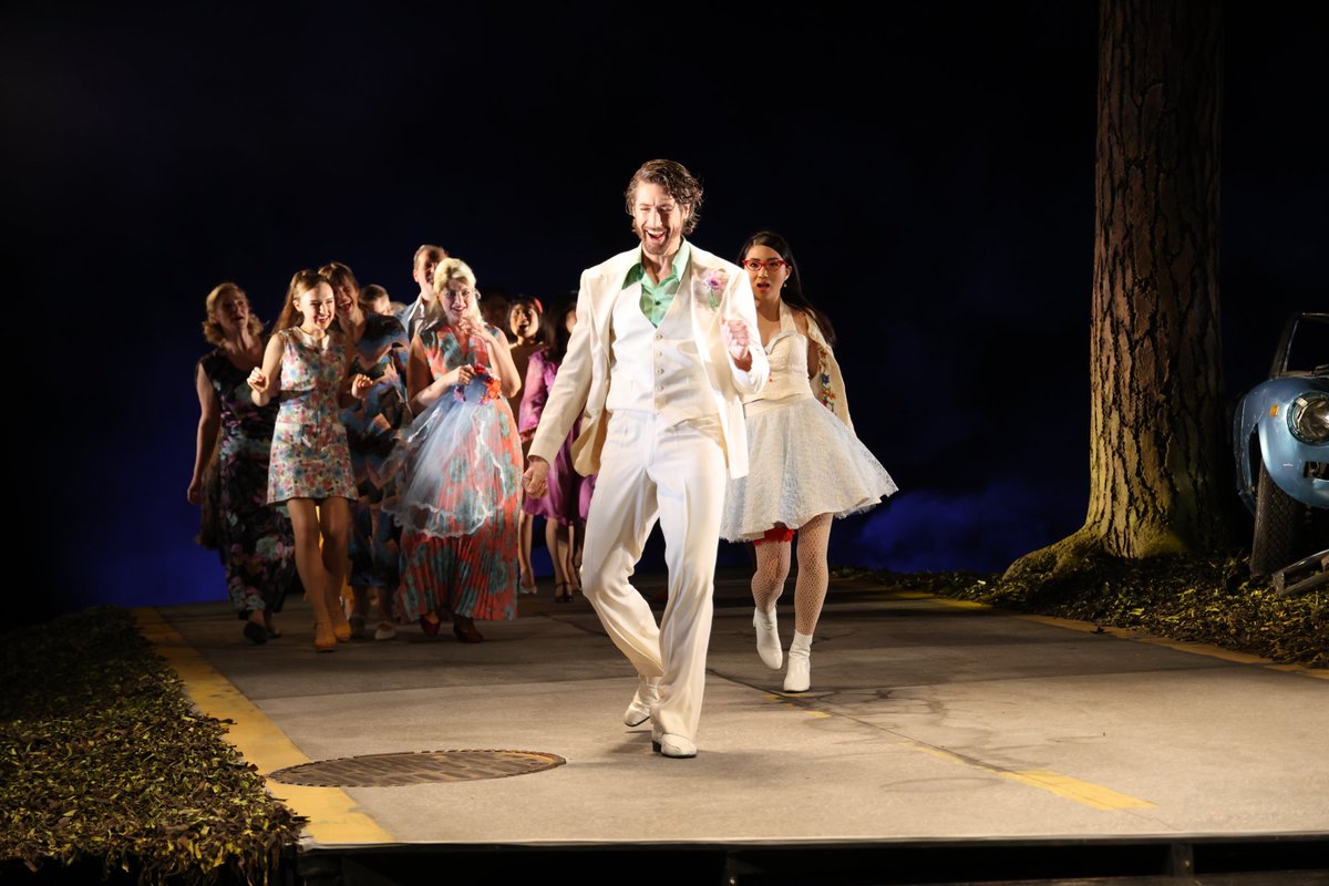 Another birthday, another trip around the sun... oh! AND another premier <a href="/theaterhagen/">theaterhagen</a>! DON GIOVANNI, tonight at 19:30. Come check out Masetto &amp; Zerlina's wedding party and stay for the enchanting singing and divine drama. Toi, Toi, Toi everybody!!
Photo: Jörg Landsberg