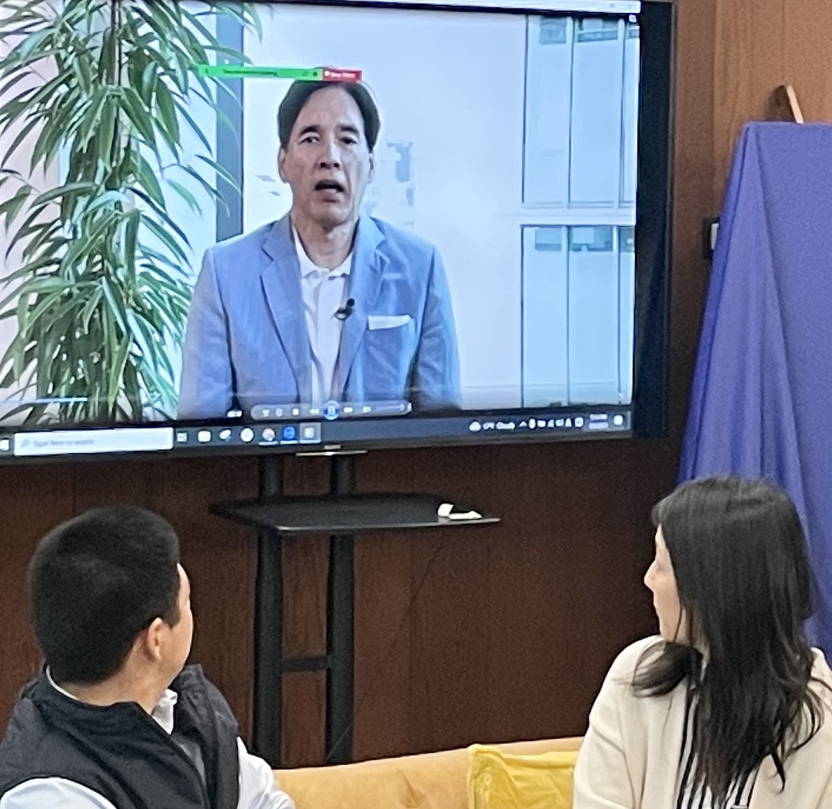 TomNakamura's tweet photo. Happy to hold @GLOBIS_USA's #NewOffice Party in #SanFrancisco. @YoshitoHori provided us a video message. Ran the first ever US #AlumniChapter Hybrid Panel. Pictures & preparations by @yasukato8888 & @ashleyclevin. Thank you @smartnews for the #PinotNoir. #新オフィス移転祝い https://t.co/ozTDBGsLzZ