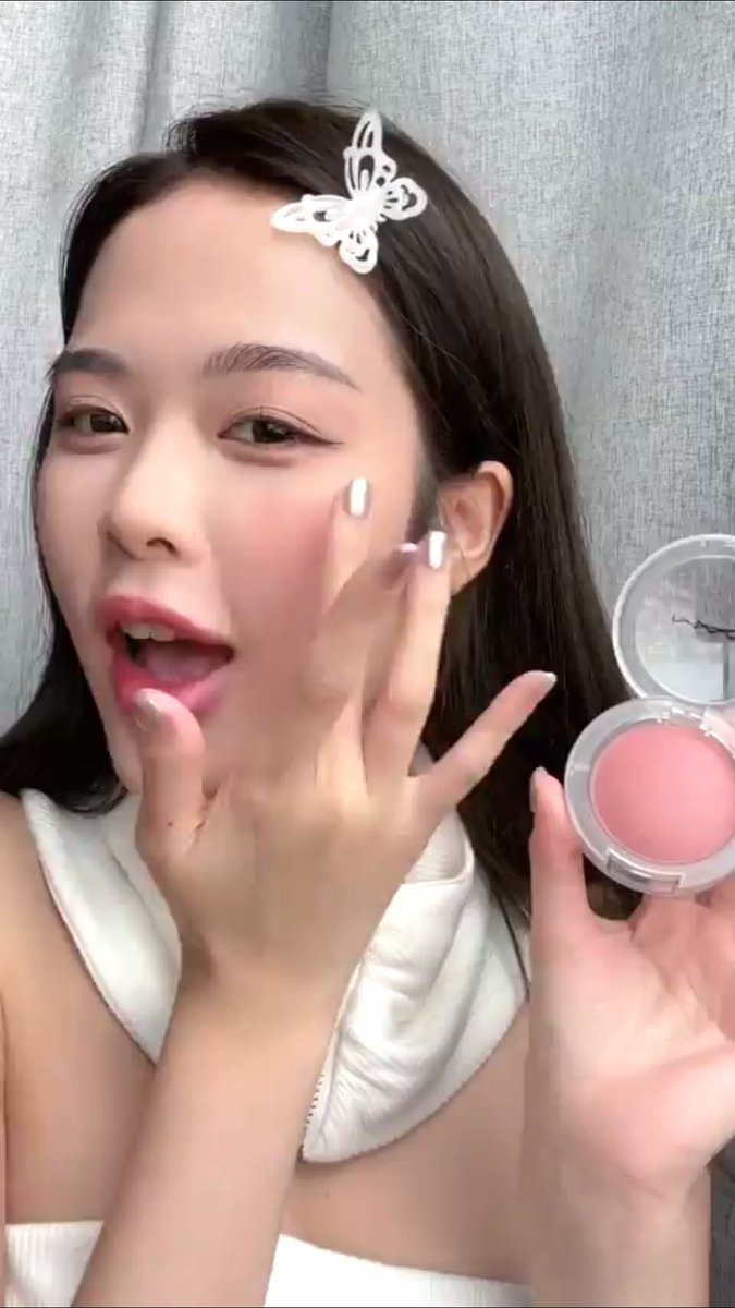 vvvlllmmm2's tweet photo. สวยใส Y2K 😘
https://t.co/7HUz6mZwbS
.
#MOBYe 🌈
กราบบ #MACCosmeticThailand 🙏🙏🙏
#อัพเวลโกลว์โชว์ผิวฉ่ำ #GLOWSTACK #MACTrend https://t.co/02MPQRE99N
