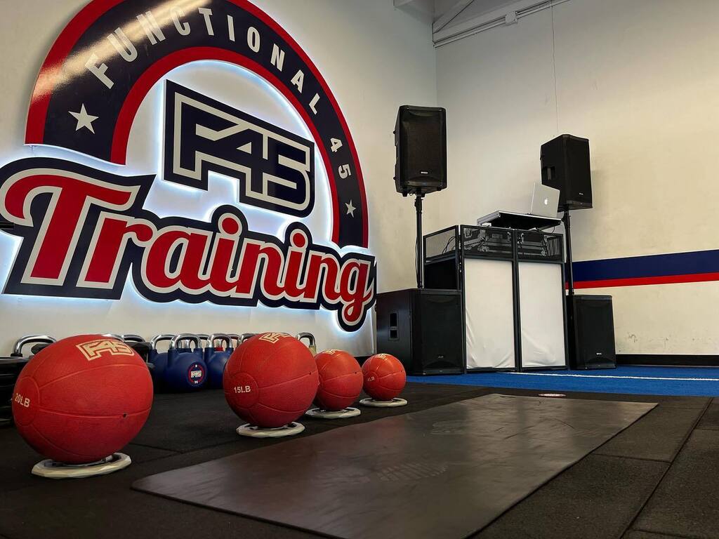 DJMattBlake's tweet photo. Let’s GET IT, Fam!  Saturday mornings are for getting your pump on! DJ Matt in the mix at F45 this morning!!

#workout #fitness #gym #f45  #djmattblake #SuperNovaEvents #FortWorthWeddingDJ #DallasWeddingDJ #EventDJ #DfwDj #BridesOfNorthTexas #TexasWeddin… https://t.co/MKDOSbVgLT https://t.co/8IXF3Bp6Rg