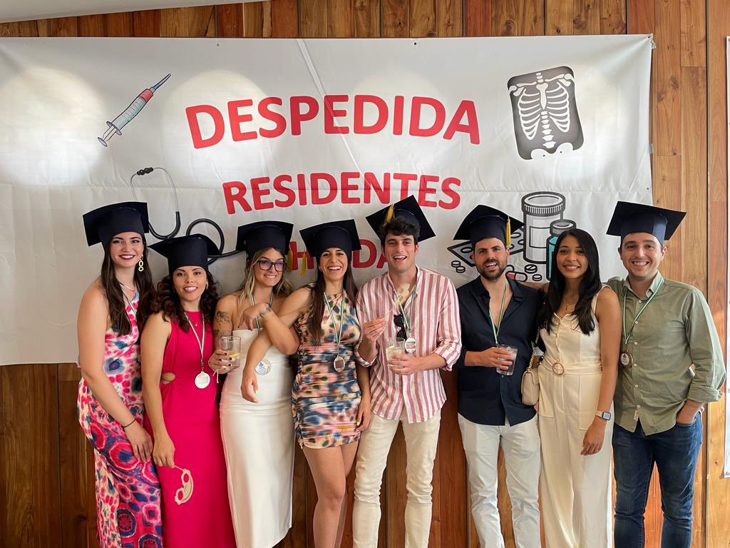 Ayer fue la despedida de nuestros R4 de MFyC y nuestro R5 de Traumatología que terminan en este mes de mayo la etapa de su residencia
¡Enhorabuena a todos!