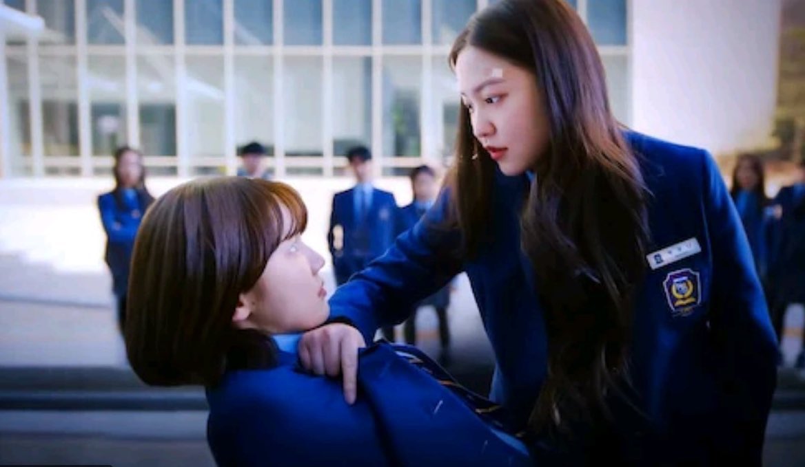 Iadyerm's tweet photo. Cheongdam International High School is coming to reveal the tension explosion between Baek Jena and Kim Hyein, May 31st only on Netflix &amp; Wavve. 🐈‍⬛ https://t.co/UFQBjW5gXv