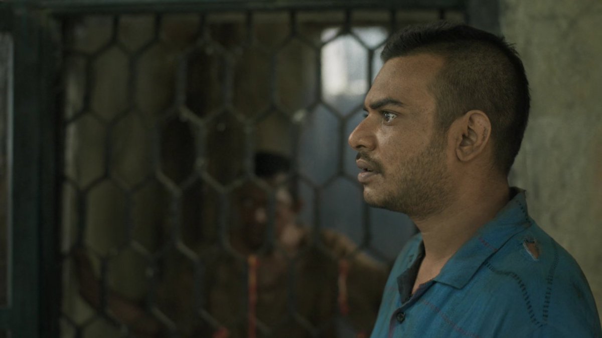 jyonaya003's tweet image. #Karagar on @hoichoitv is one hell-of-a brilliant thriller, but the emotional balance with history and mystery is just too good. #ChanchalChowdhury - you'll be addicted to this man's ability of shapeshifting❤️
Another thoughtful and intensely watchable series from #Bangladesh.