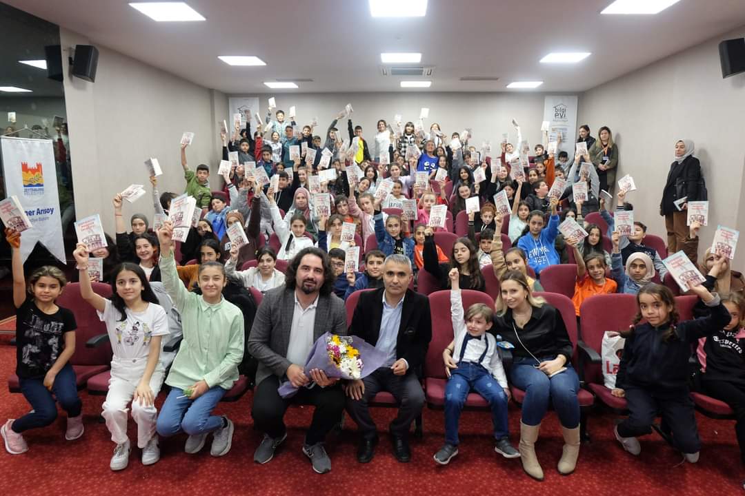 Bu ay, Gençlerle Baş Başa Sohbetleri’mizin konuğu olan değerli yazarımız Hasan Topdemir’e teşekkür ederiz.👏

“Dünyanın en iyi matematikçileri en iyi okuyanlardır.”💓

#ömerarısoy #zeytinburnubelediyesi #bilgievleri #gençlerlebaşbaşa
<a href="/bilgievleri/">ZeytinburnuBilgiEvi</a> <a href="/Hasantopdemir8/">Hasan topdemir</a>