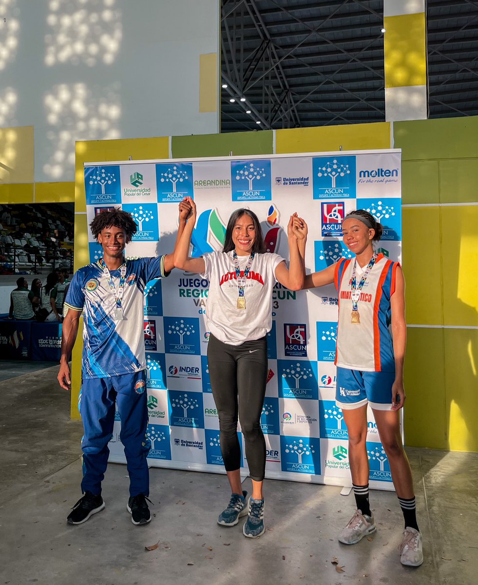 UAutonoma's tweet photo. ¡Nuestros estudiantes siguen dejando en alto el nombre de @UAutonoma en los Juegos Universitarios Regionales ASCUN 2023! 👏🏻🤩

María Alejandra Rocha:
🥇 Oro: 100m vallas - Damas
🥇 Oro: 400m vallas - Damas

Zharick De León: 
🥇Oro: 800m planos - Damas
🥈Plata: 400m planos- Damas https://t.co/gQqCaLzJ5j