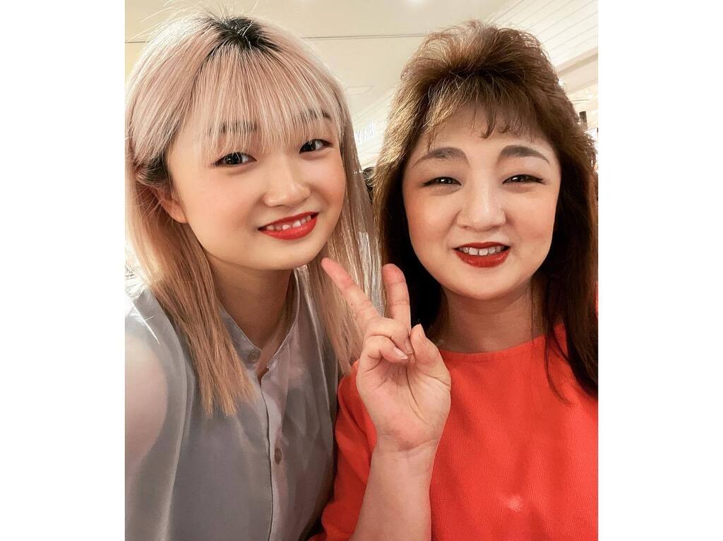 Tmt518's tweet photo. .
.
世界で1番だいすきな
ママのBirthday🧡🤍

おめでとうっっ！！！
まだまだずーっと元気でいてね🫰🏼 https://t.co/50XstmTh6A