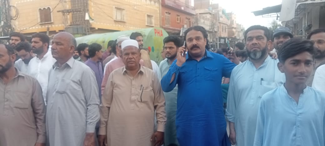 PtiOfficialSGD's tweet photo. #Mc14
#PP76
لوگ عمران خان کی کال پر چیف جسٹس آف پاکستان کیساتھ اظہار یک جہتی کےلئے پر امن احتجاج کررہے ہیں
#I_StandWithSupremeCourt https://t.co/K9xDNuIWM4