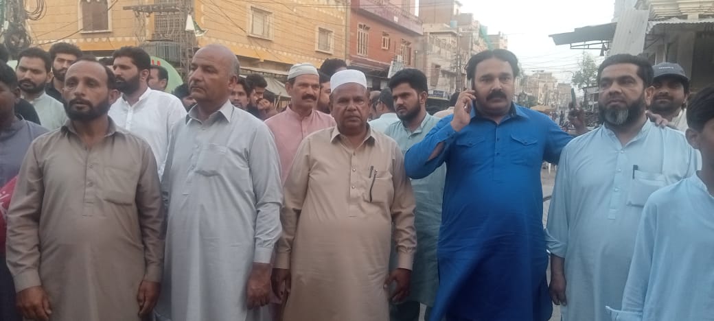 PtiOfficialSGD's tweet photo. #Mc14
#PP76
لوگ عمران خان کی کال پر چیف جسٹس آف پاکستان کیساتھ اظہار یک جہتی کےلئے پر امن احتجاج کررہے ہیں
#I_StandWithSupremeCourt https://t.co/K9xDNuIWM4
