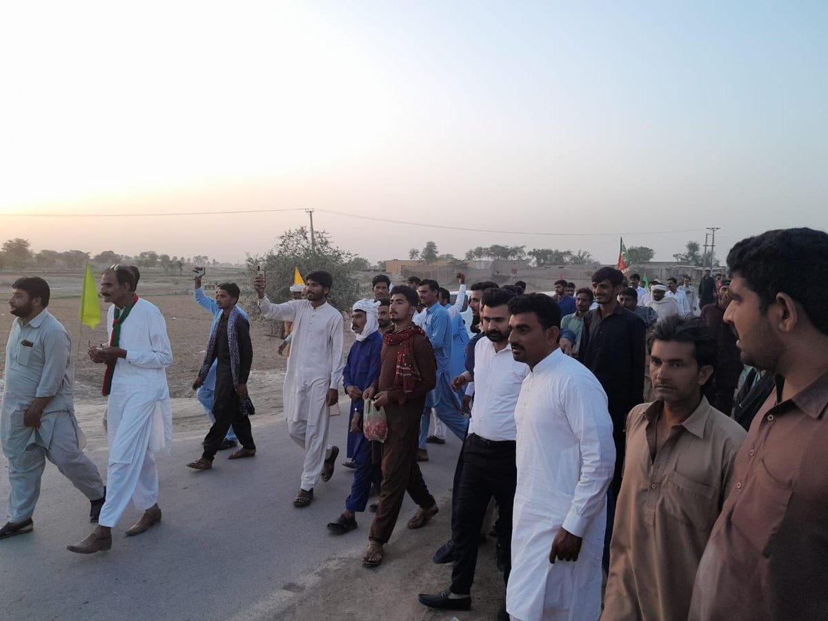 PTIOkaara's tweet photo. رہنما پاکستان تحریک انصاف مہر عبدالستار کی نمائندگی کرتے ہوئے 34.4L دوستوں نے اپنے گاؤں احتجاج ریکارڈ کروایا جس میں بزرگوں اور بچوں نے عمران خان صاحب چیف جسٹس آف پاکستان کے حق میں نعرے لگائے اور آئین پاکستان کے ساتھ اظہار یکجہتی کی
#PP186
#I_StandWithSupremeCourt https://t.co/GjKQtbLNLK