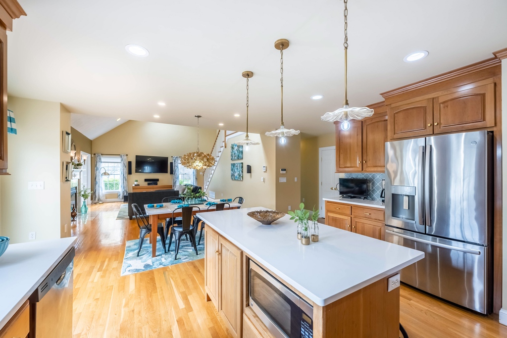 TomCarrollGroup's tweet photo. ✨ Newly Listed ✨
📍 2 Hay Bale Rd. | Andover
🏷 1,499,900
🛏️ 5
🛁 4.5
3 🚘 garage
📐 5804 sqft
🌬Central Air
... 5-room in-law suite!
🕕 5/6 | 12pm-2pm
🕕 5/7 | 12pm-2pm
#realestate #openhouse #comngsoon #homesearch #andoverma https://t.co/i160iEqxpp