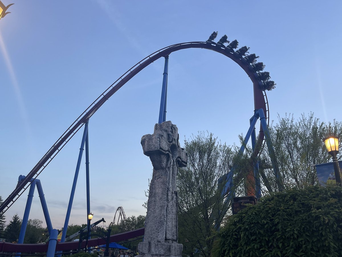 BuckeyeCoaster's tweet photo. You could hear the screams of the #KIbanshee last night as night fell on @KingsIslandPR!
#KingsIsland #KI2023 #Banshee https://t.co/a5Gx649ODf