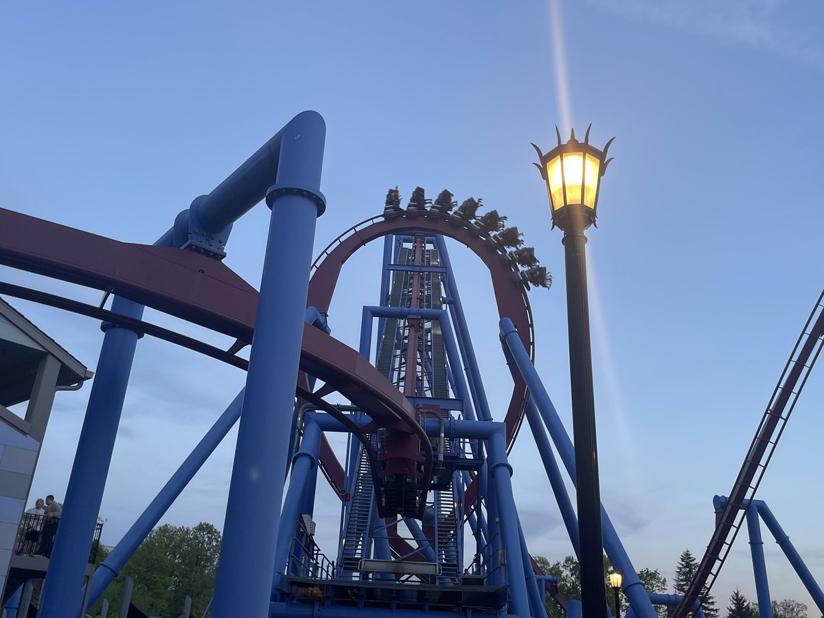 BuckeyeCoaster's tweet photo. You could hear the screams of the #KIbanshee last night as night fell on @KingsIslandPR!
#KingsIsland #KI2023 #Banshee https://t.co/a5Gx649ODf