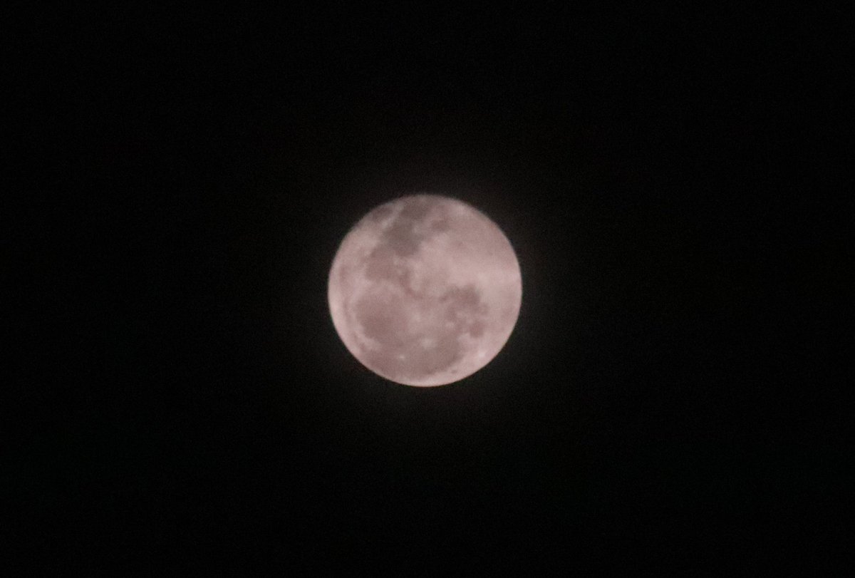 rullymnh's tweet photo. Today's Full Moon - Waning Gibbous phase. https://t.co/RGbCdwuZNC