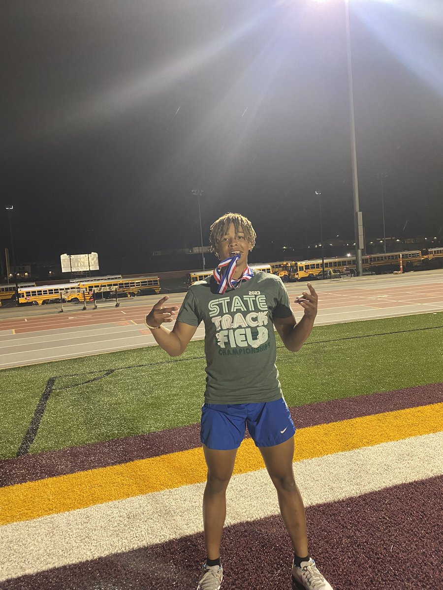 owensizaiah1's tweet image. State champ in 4x100m dash 
, destroyed school record 
22.40 200m dash pr
3rd in state in 4x400 , beat school record too
