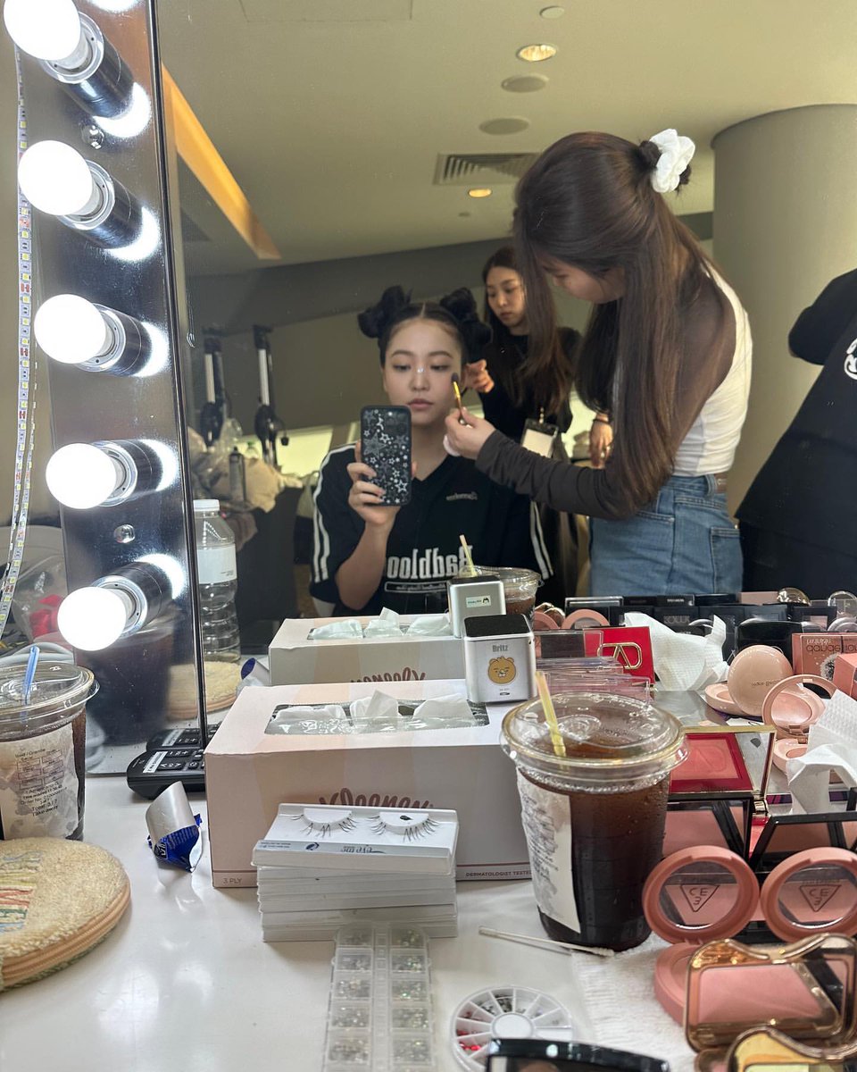 Iadyerm's tweet photo. Another prep and props photo dumps which i dedicated to those magical hands that makes all my dreams comes true. 🎀💝 https://t.co/zph4raZcoi