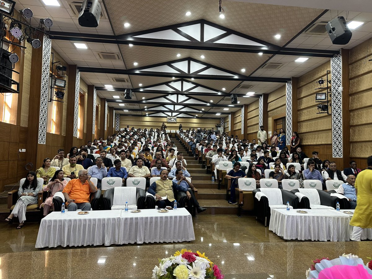MP-IDSA New Delhi and KIIT Bhubaneswar organized a Think20 (T20) Side Event on 4th May. Keynote Address was delivered by Amb Sujan R Chinoy, DG MP-IDSA and T20 Chair India. Four students of KIIT & KISS made presentations on diverse issues relating to T20 Task Forces.