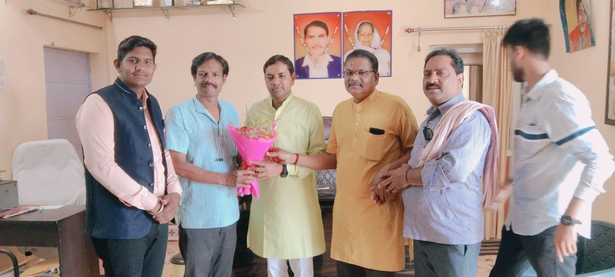 भारतीय जनता पार्टी युवा मोर्चा जिला महामंत्री आदरणीय बड़े भैया नरेंद्र देवांगन जी ल जन्म दिवस के बेरा म गाड़ा गाड़ा बधाई कुल देवता पुरखा देवता छत्तीसगढ़ महतारी के आशिर्वाद आप ल हमेशा मिलत रहय ।