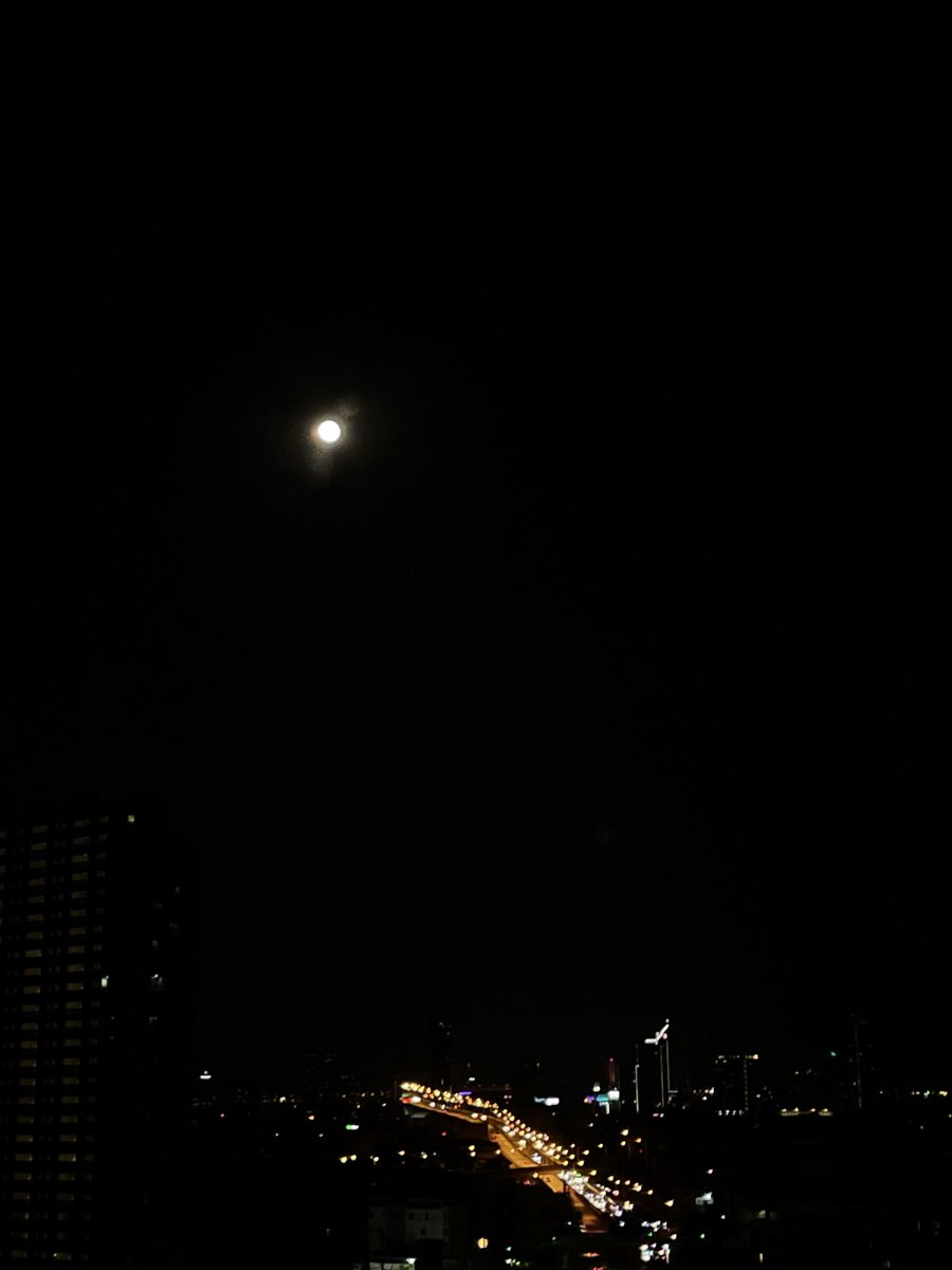 นอนมองพระจันทร์ #เหงาเนอะ #หญิงรักหญิง