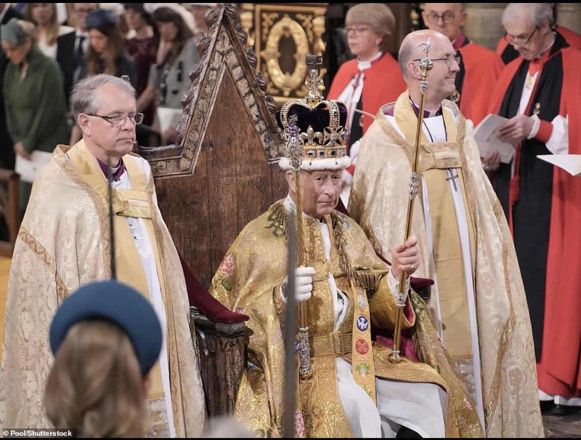 OX7_Sarah's tweet photo. #GodSaveTheKing!  How wonderful to watch live #BBC coverage of #TheCoronation from here in #ManhattanBeach. A moment never to be forgotten.  🇬🇧👑❤️🇬🇧👑❤️🇬🇧👑❤️ https://t.co/DBuvxHXbjH