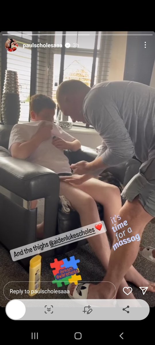 Josh_Scott199's tweet photo. He's back at it again 💀 
#paulscholes #footfetish https://t.co/vLjclerGhV