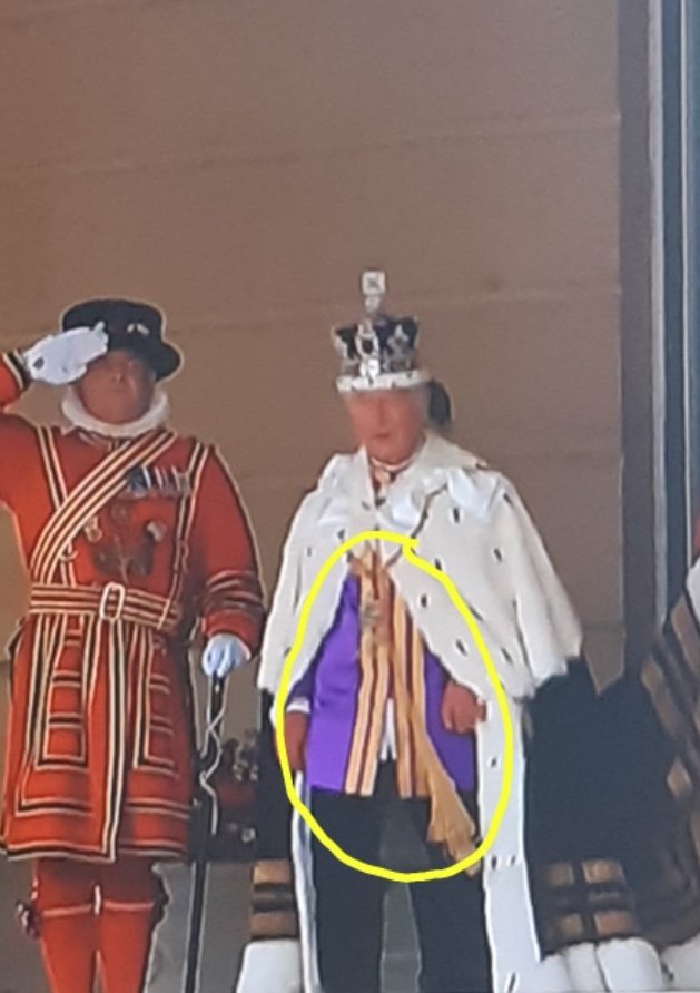 SoniaRullF's tweet photo. Me pregunto... es Charles III, republicano?🤔🙄... 😅🤣 https://t.co/PhaVIXNDG1