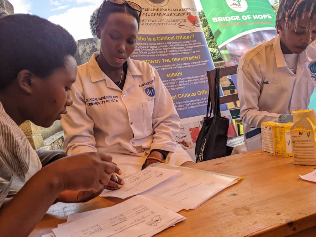 CosarOfficial's tweet photo. Earlier today @CosarOfficial joined @rdsarwanda @BridgeofHope6 @RctKKarisimbi in Conducting interventional outreach in Rwamagana, Nzige sector. attendants were screened of HTN &amp; Diabetes, Oral Hygiene as well as provision of health insurances to the vulnerable families. https://t.co/PVa53DIA8P