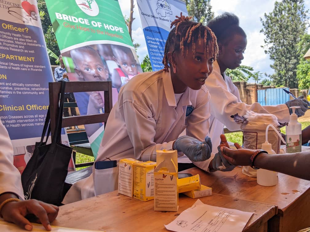 CosarOfficial's tweet photo. Earlier today @CosarOfficial joined @rdsarwanda @BridgeofHope6 @RctKKarisimbi in Conducting interventional outreach in Rwamagana, Nzige sector. attendants were screened of HTN &amp; Diabetes, Oral Hygiene as well as provision of health insurances to the vulnerable families. https://t.co/PVa53DIA8P