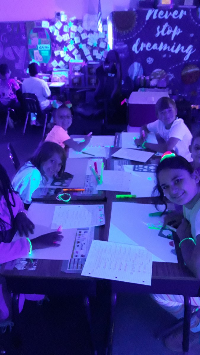 BethHalterman's tweet photo. Our TEAM loved working on Geometry and READING tasks with our Glow on! π‘π‘π‘#RESGrowingSuccess https://t.co/R7C9Fru3Oj