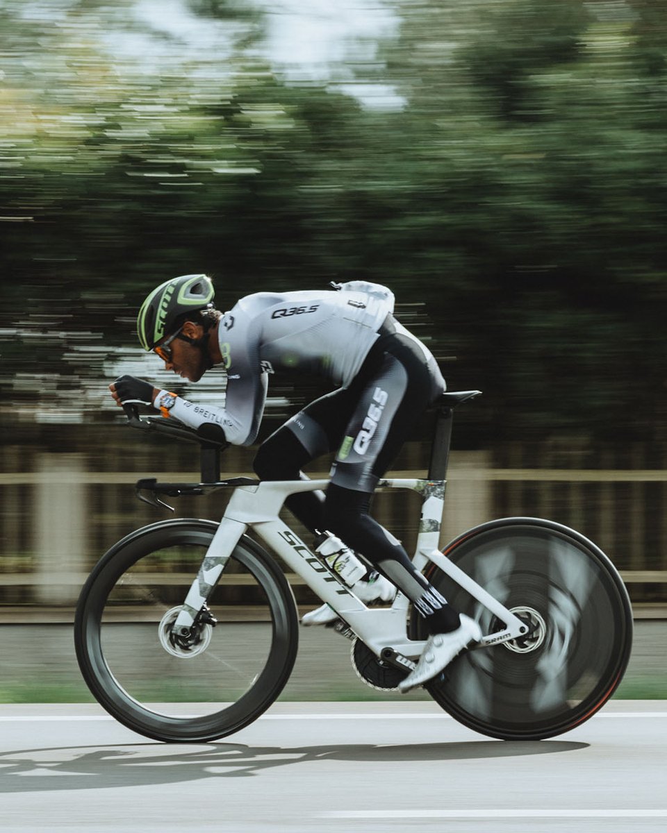 Taking #RacingTheFuture to a whole new level: @Q36_5ProCycling's new Plasma RC TT. 👌