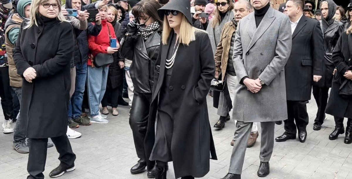 Пристальный взгляд tweet media