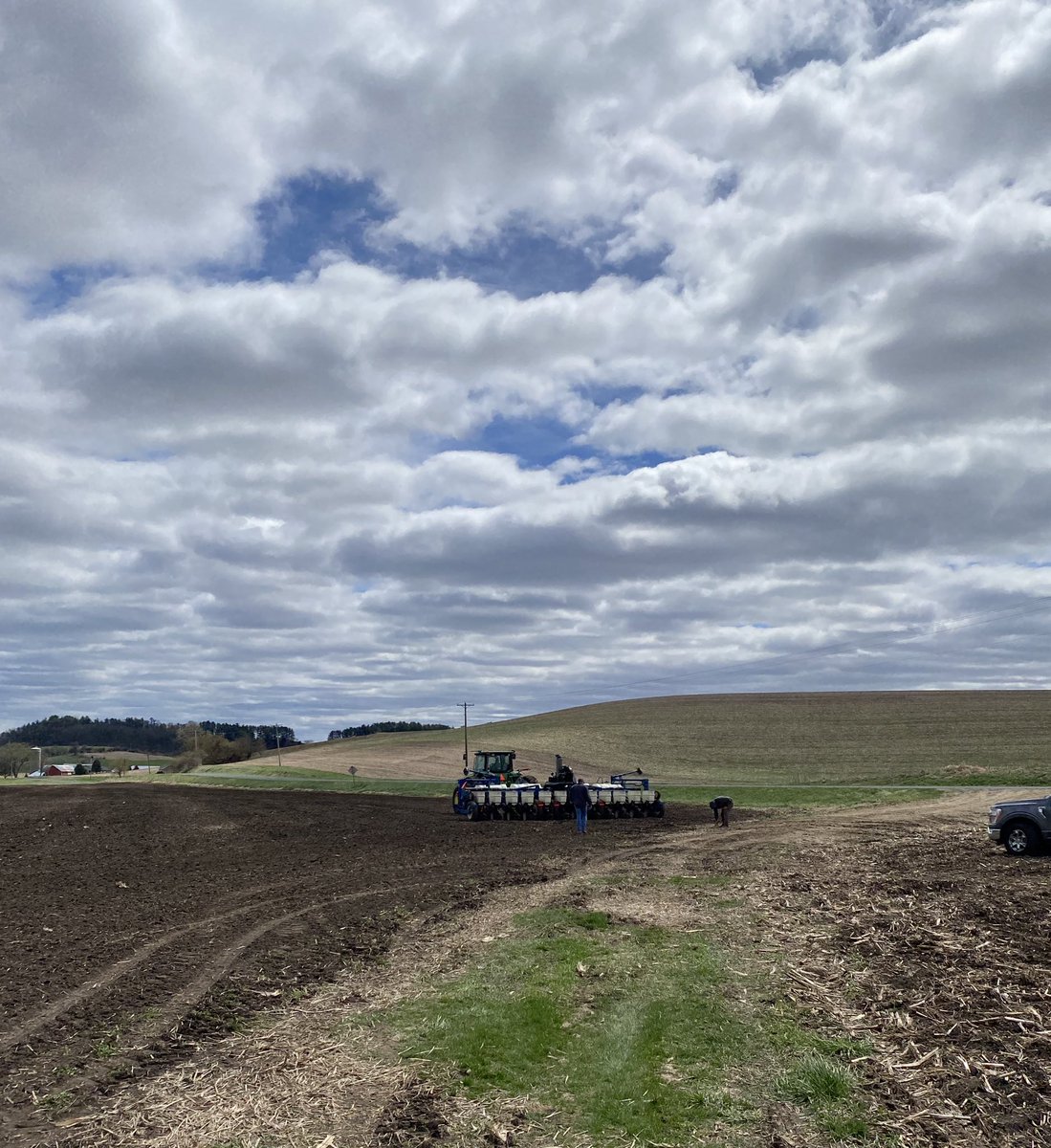 KaileyGehl's tweet photo. BIG week in NW Wisconsin! 

We’ll be back at it in a few days after this rain💃

@Asgrow_DEKALB https://t.co/23RagBcMgy