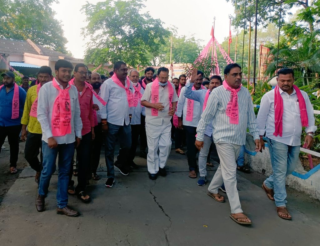 Venkatjagruthi6's tweet photo. GDK 2 లో వైస్ ప్రసిడెంట్  దామోదర్ గారి అధ్యర్యంలో గేట్ మీటింగ్ కి ముఖ్య అతిదిగా విచ్చేసిన TBGKS అధ్యక్షులు B. వేంకట్రావు గారు.ఈ కార్యక్రమం లో పాల్గొన్న సెంట్రల్ కమిటీ మెంబెర్స్, బ్రాంచి కమిటీ,GM కమిటీ, పిట్ సెక్రటరీలు, మైన్స్ కమిటీ, సేఫ్టీ కమిటీ, నాయకులు, పలుగొన్నరు @RaoKavitha https://t.co/MSJHF78fD0