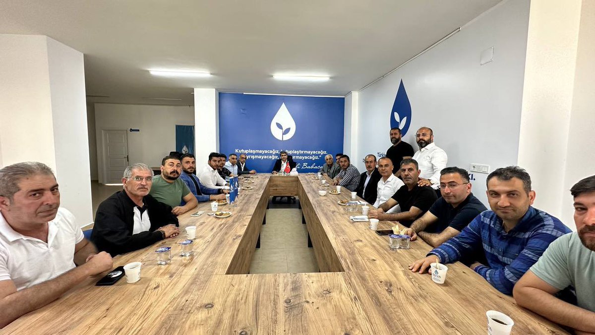 Em bi rayedar û karsazên li Mêrsînê dijîn re li Avahiya Partiya xwe ya Dewa ya Mêrsînê hatin cem hev.  Em spasiya wan dikin ji bo eleqe û tevlêbûna wan.