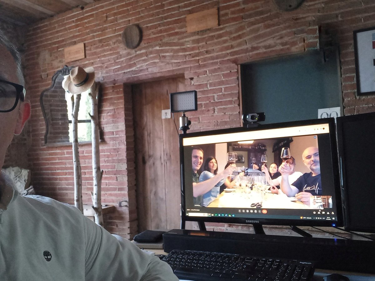 xbassa's tweet image. Acabat el tast virtual d'avui.
Tast de formatges artesans catalans maridat amb vins.
#xavierbassa #formatge