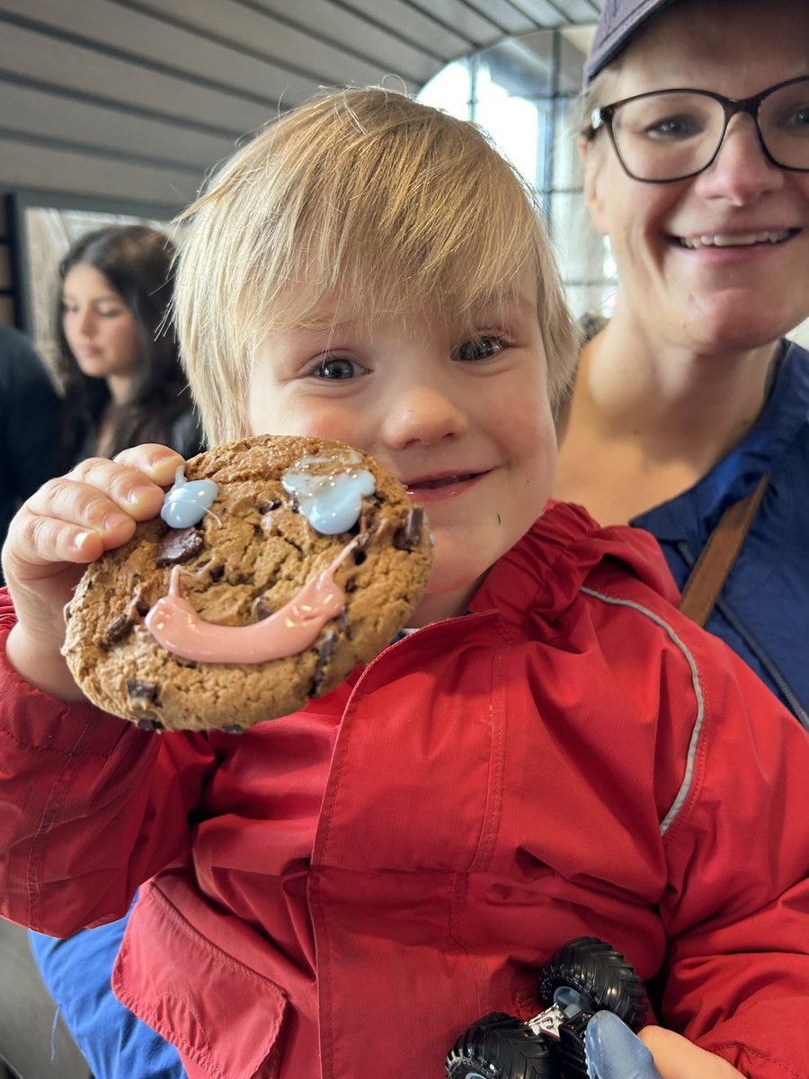 Kelli Paddon (@kellipaddon) on Twitter photo Shared some Smiles with friends this morning for a great cause! Smile Cookies are available until May 7th and here in #ChilliwackKent all proceeds go to support Chilliwack General Hospital & Fraser Canyon Hospital!
#SmileCookie #Chilliwack #Timmies #TimHortons <a href="/FVHCF/">Fraser Valley Health Care Foundation</a> Shared some Smiles with friends this morning for a great cause! Smile Cookies are available until May 7th and here in #ChilliwackKent all proceeds go to support Chilliwack General Hospital & Fraser Canyon Hospital!
#SmileCookie #Chilliwack #Timmies #TimHortons <a href="/FVHCF/">Fraser Valley Health Care Foundation</a>
