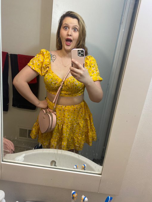Did I impulsively book a hotel and flight for fetish con? Yes, yes I did lol 😂 https://t.co/JSRn8pte<a href="/tag/fetcon"class="tags"><span>#fetcon</span></a>