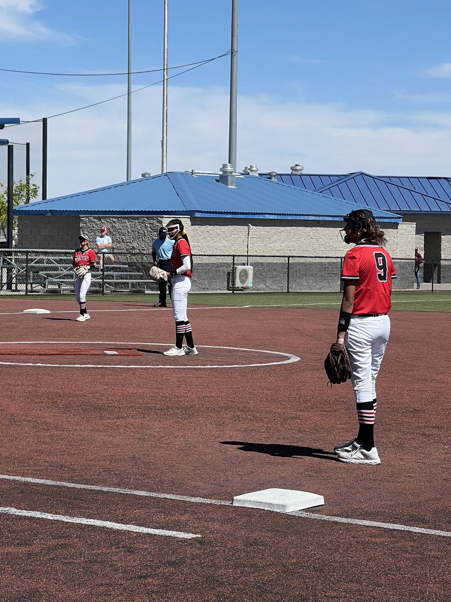Coach_Veliz's tweet photo. Congratulations to @HanksSoftball on their Area Championship today over a tough Abilene squad! #OnToRound3 #RiseAndConquer @RCadena2001LTD @JMHanksHigh @HanksSBBooster @YISDAthletics1 @YsletaISD https://t.co/TG4iXCL05U