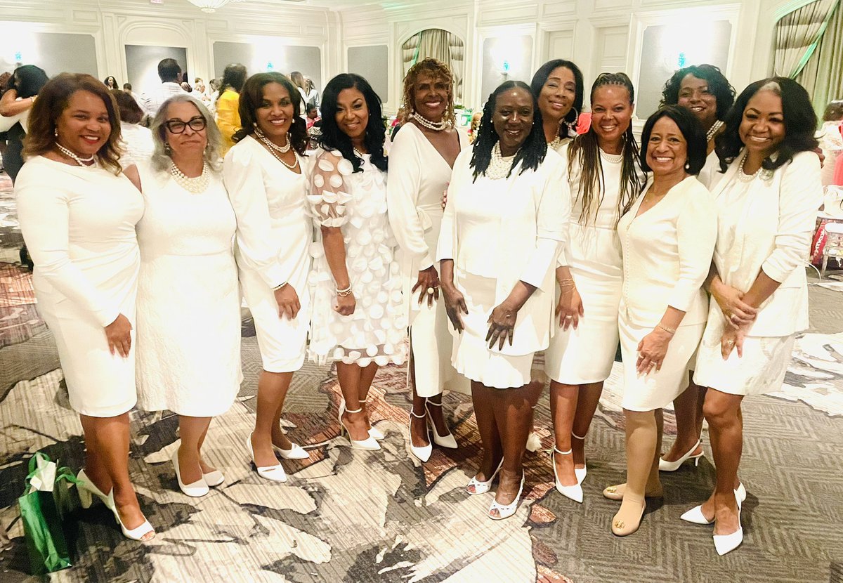 Shaunya_Chavis's tweet image. 🎉Beautiful Day celebrating some outstanding women on their Induction into the Azalea City (GA) Chapter of the Links Incorporated 🔗💚 #mychapter #Friendship #Service @AzaleaCityLinks @salinksinc @linksinc
