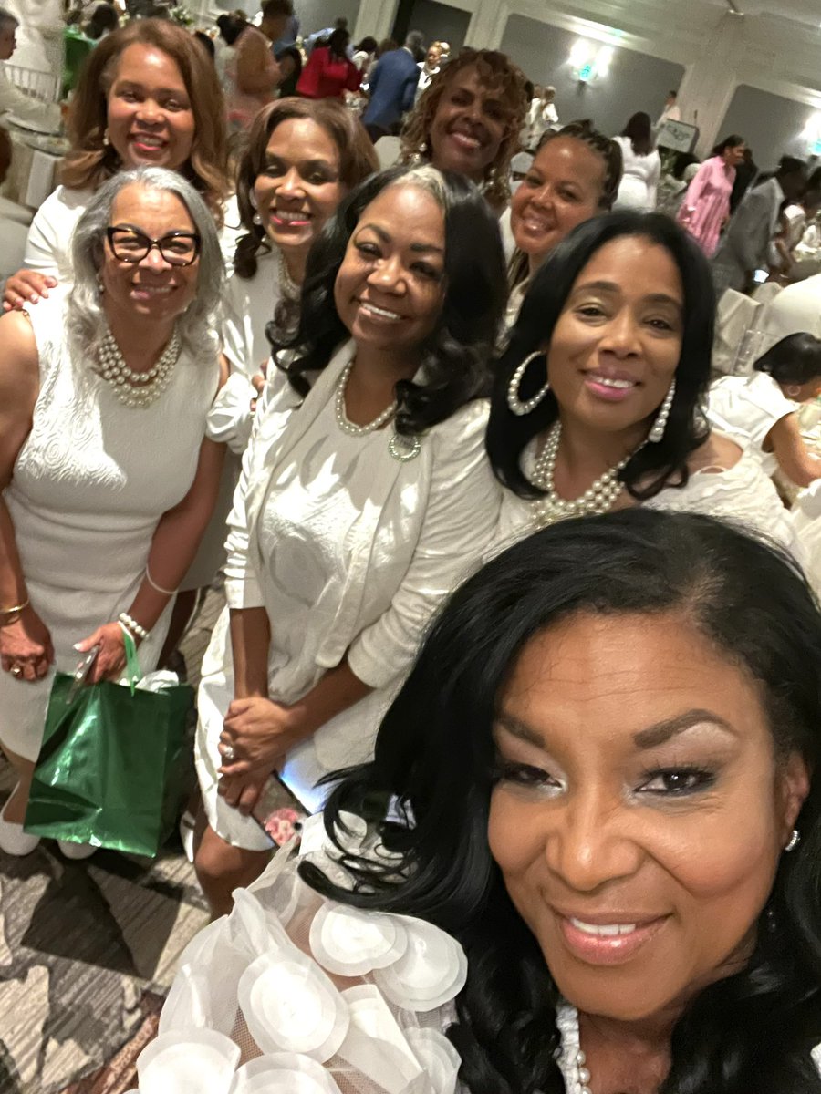 Shaunya_Chavis's tweet image. 🎉Beautiful Day celebrating some outstanding women on their Induction into the Azalea City (GA) Chapter of the Links Incorporated 🔗💚 #mychapter #Friendship #Service @AzaleaCityLinks @salinksinc @linksinc