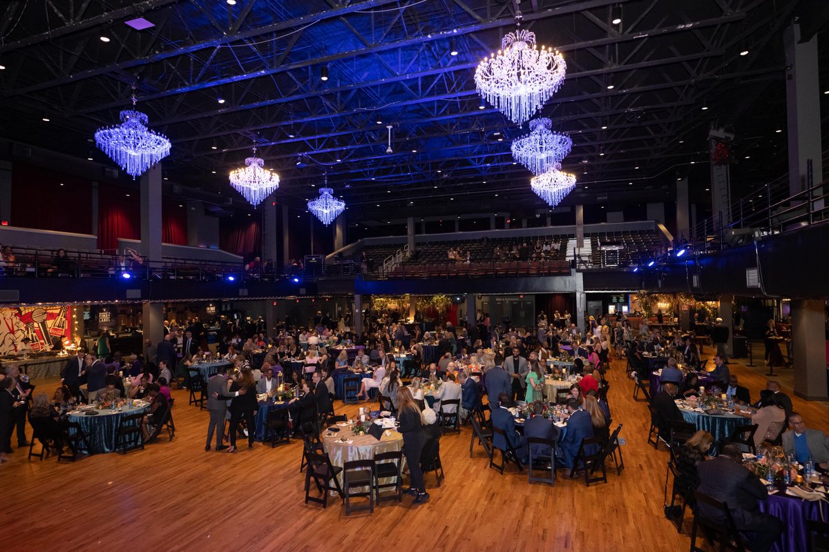 CityofAtlanta's tweet photo. The @CovenantHouseGA hosted its signature fundraiser "A Night of Broadway Stars" on Thursday. In his remarks, Mayor @andreforatlanta praised the organization's efforts to support young people in crisis & thanked it for contributing to our #ATLGroupProject.
#MovingAtlantaForward https://t.co/Sva6XTut5y