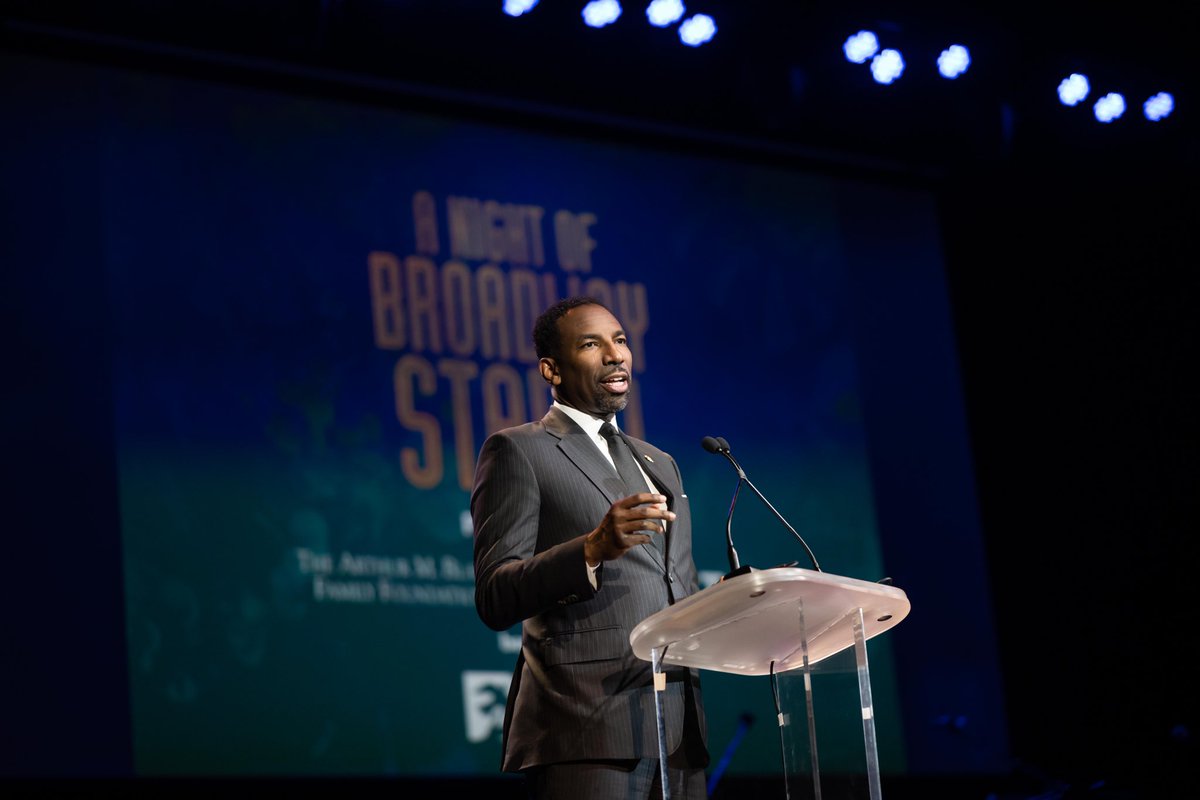 CityofAtlanta's tweet photo. The @CovenantHouseGA hosted its signature fundraiser "A Night of Broadway Stars" on Thursday. In his remarks, Mayor @andreforatlanta praised the organization's efforts to support young people in crisis & thanked it for contributing to our #ATLGroupProject.
#MovingAtlantaForward https://t.co/Sva6XTut5y