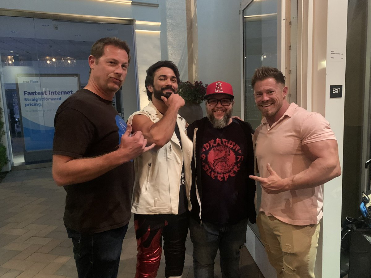 JabronieRamone's tweet photo. Couple after show photos from @unitedwrestling https://t.co/F6G4zYf80F