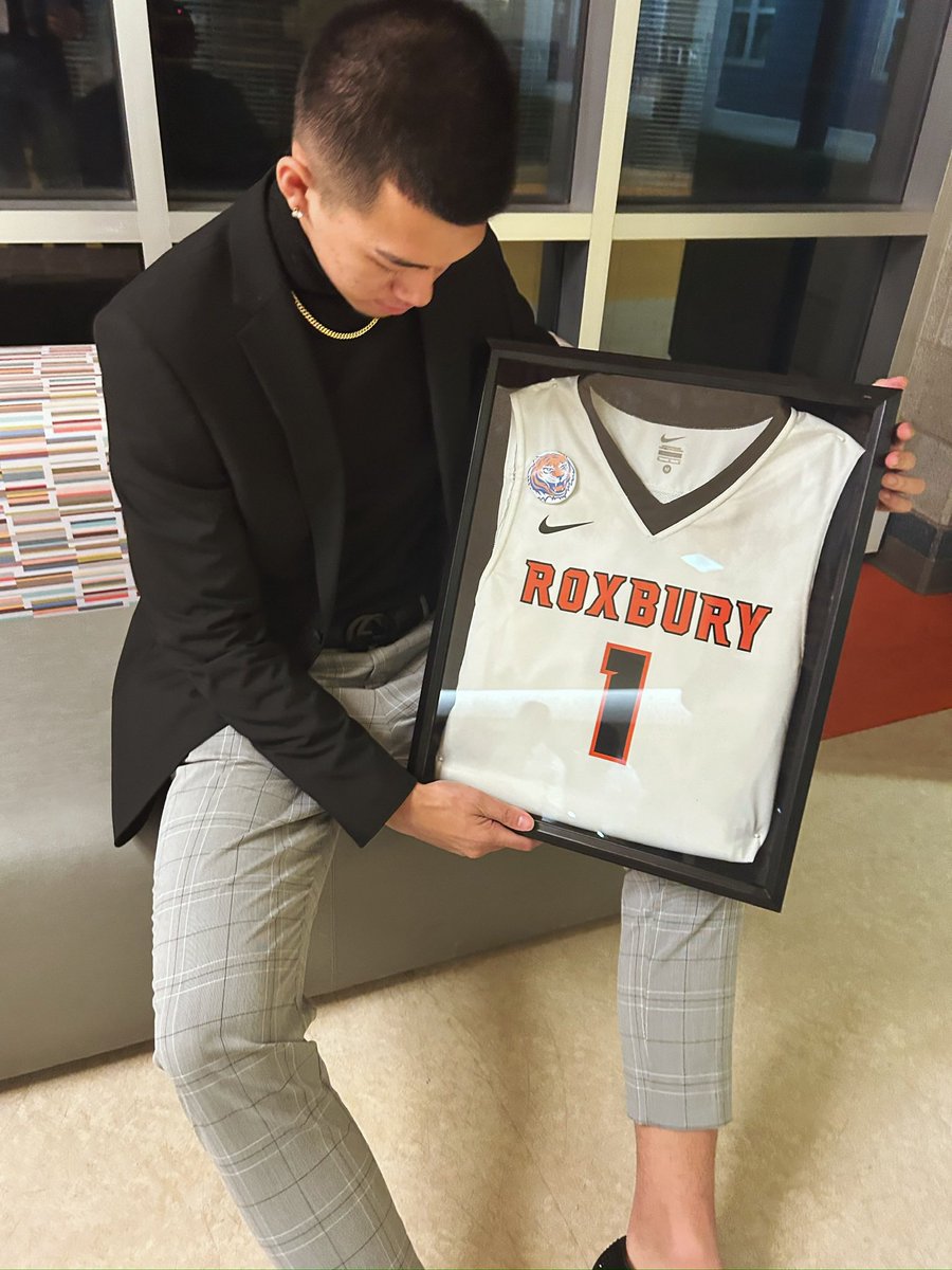 jplong03's tweet photo. COMMITTED ❤️💙@Pilgrims_MBB @hooppilgrim https://t.co/P1jo3aALVs