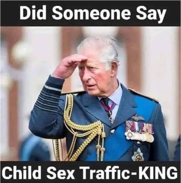 Black Bond PTV on Twitter "3/4 La foule hue, fait un doigt d'honneur