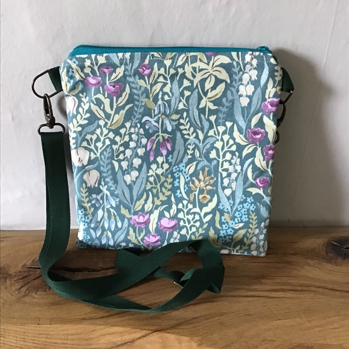 CottageCrafts5's tweet photo. Excited to share the latest addition to my #etsy shop: Handmade William Morris Crossbodybag 10” x10” app https://t.co/MikvLdd0Ck #green #pink #crossbody #bohohippie #floralbag #crossbodybag #madeinderbyshire #countrybag #williammorris https://t.co/IJNL1dXIVn