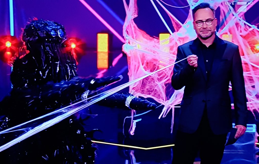IamIllgner's tweet photo. Enttarnt! Matthias Opdenhövel IST Spider-Man!
#MaskedSinger #TheMaskedSinger https://t.co/BPtmkTwnX1