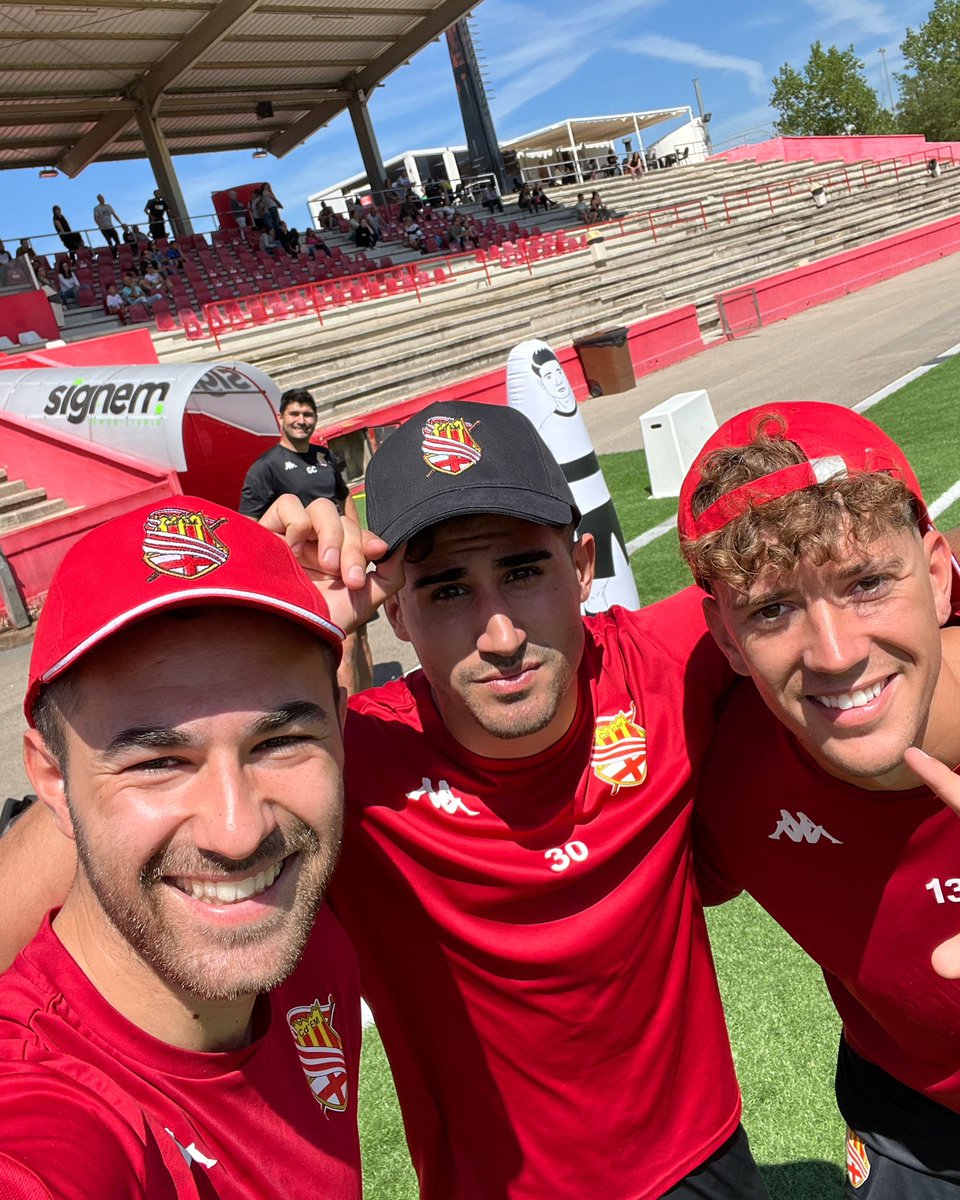 CdEManresa's tweet photo. 🧢 LES GORRES DEL CE MANRESA

🔝 El Sure, el Dani Reina i l’Erik Rafael ja les tenen

🏟️ Edició limitada, demà en venda al Congost per 15€

🫠 Res millor per combatre la calor que la gorra del CE Manresa

#ManresaTeruel #SenseVertigen #OperacioVermell #Objectiu2000 https://t.co/HyqvjZOuD3