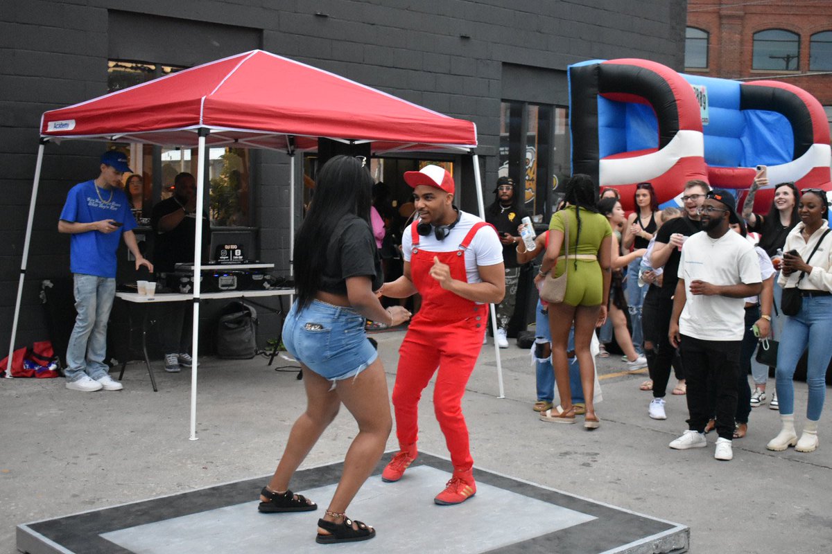 LozoLenz's tweet photo. First Friday Funday @MADEMOBB #KC https://t.co/tbvJ63dELo
