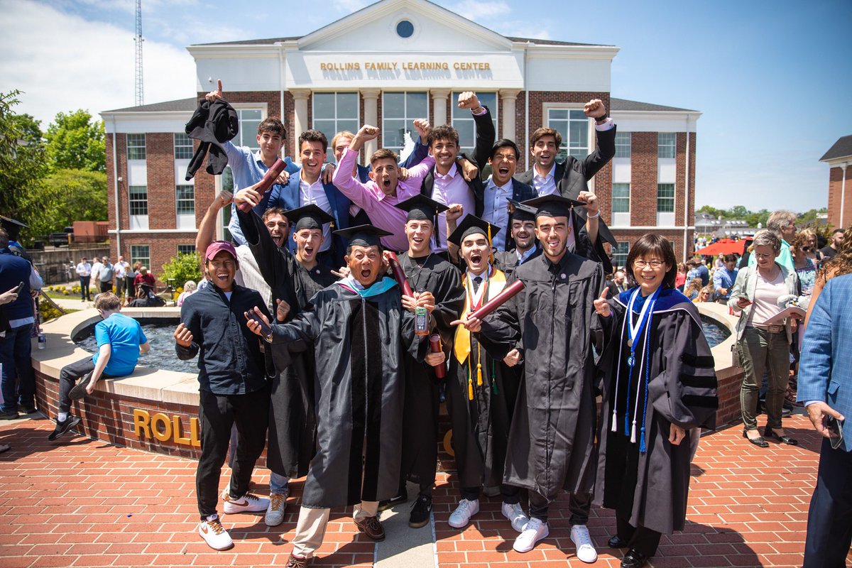 UCumberlands's tweet photo. The 12:30 pm commencement graduates celebrate! One more ceremony to go.
#ucumberlands #cumberlandsgrad #celebrate #grad23 https://t.co/MjIgnDGR2v