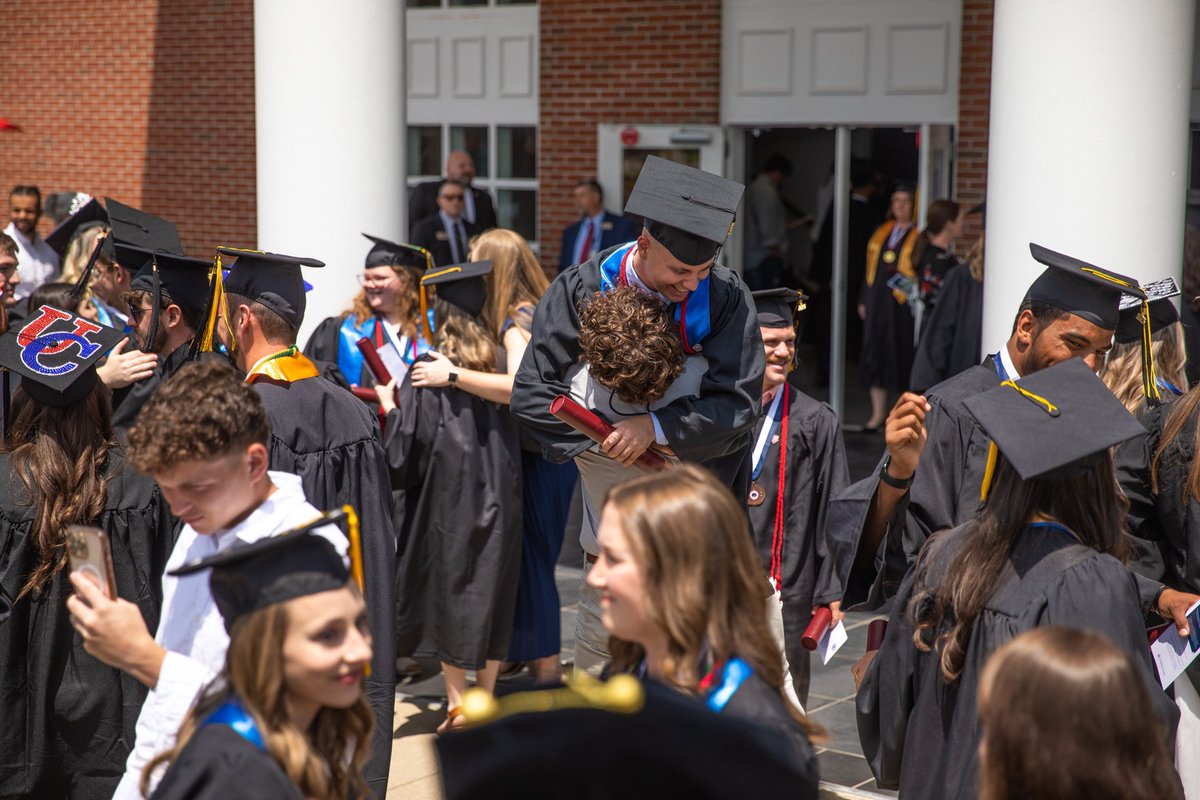 UCumberlands's tweet photo. The 12:30 pm commencement graduates celebrate! One more ceremony to go.
#ucumberlands #cumberlandsgrad #celebrate #grad23 https://t.co/MjIgnDGR2v